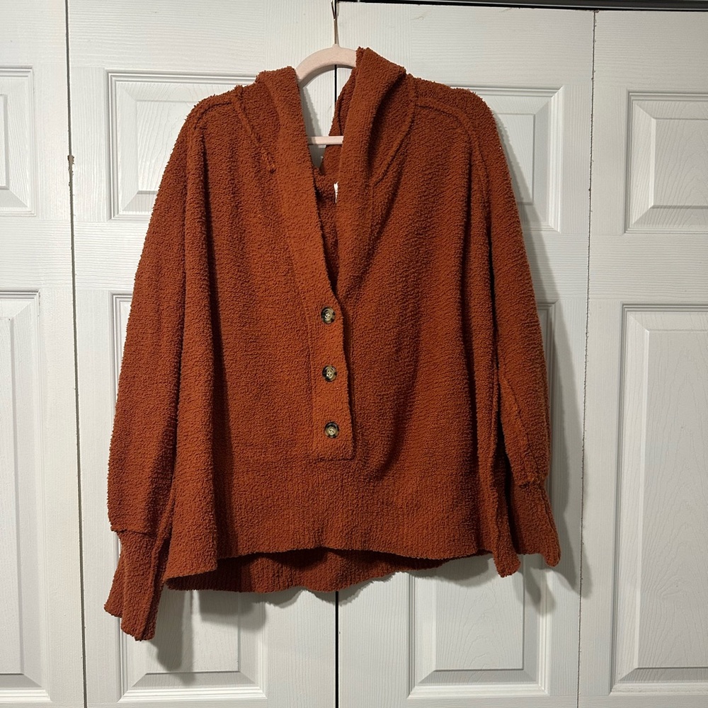 ANDREE BY UNIT V-Neck Rust Sweater